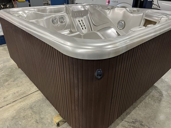 Thatcher Pre-Owned Hot Tubs | 2013 Vista