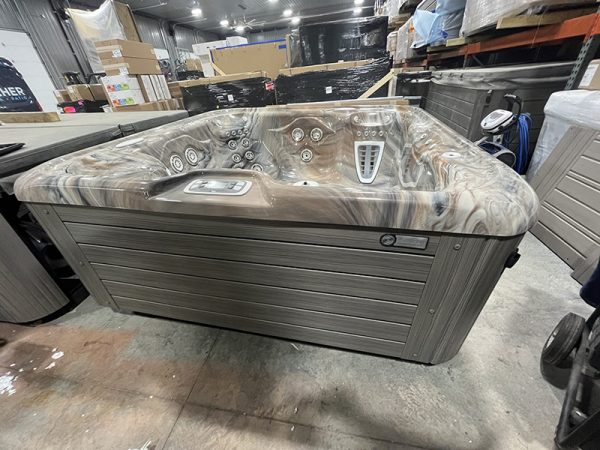 Thatcher Pre-Owned Hot Tubs | 2016 Aria