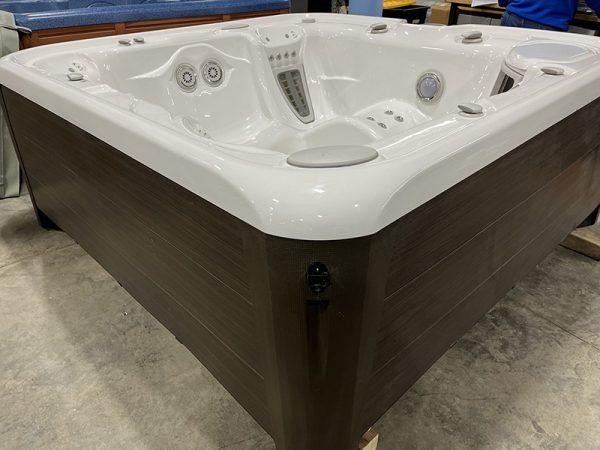 Thatcher Pre-Owned Hot Tubs | 2020 Envoy